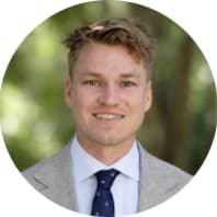 Riley Ellem, Wearing a grey suit with blue tie